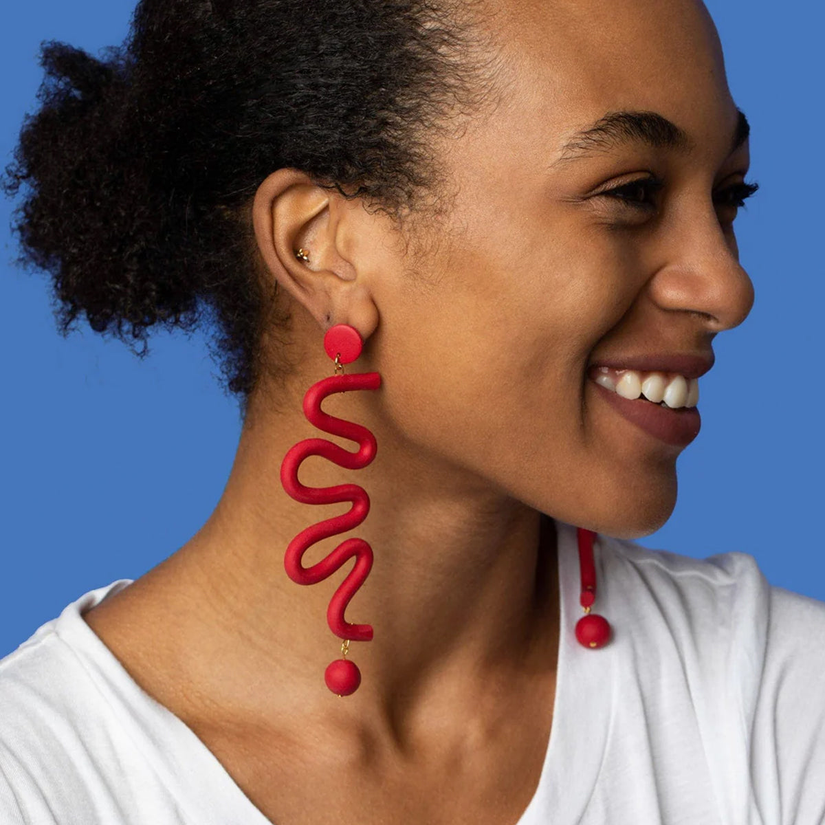 Squiggle earrings, red