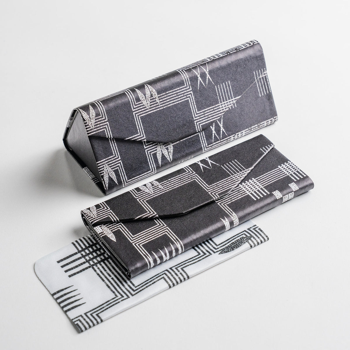 Barnes Mosaic collapsable eyeglass case