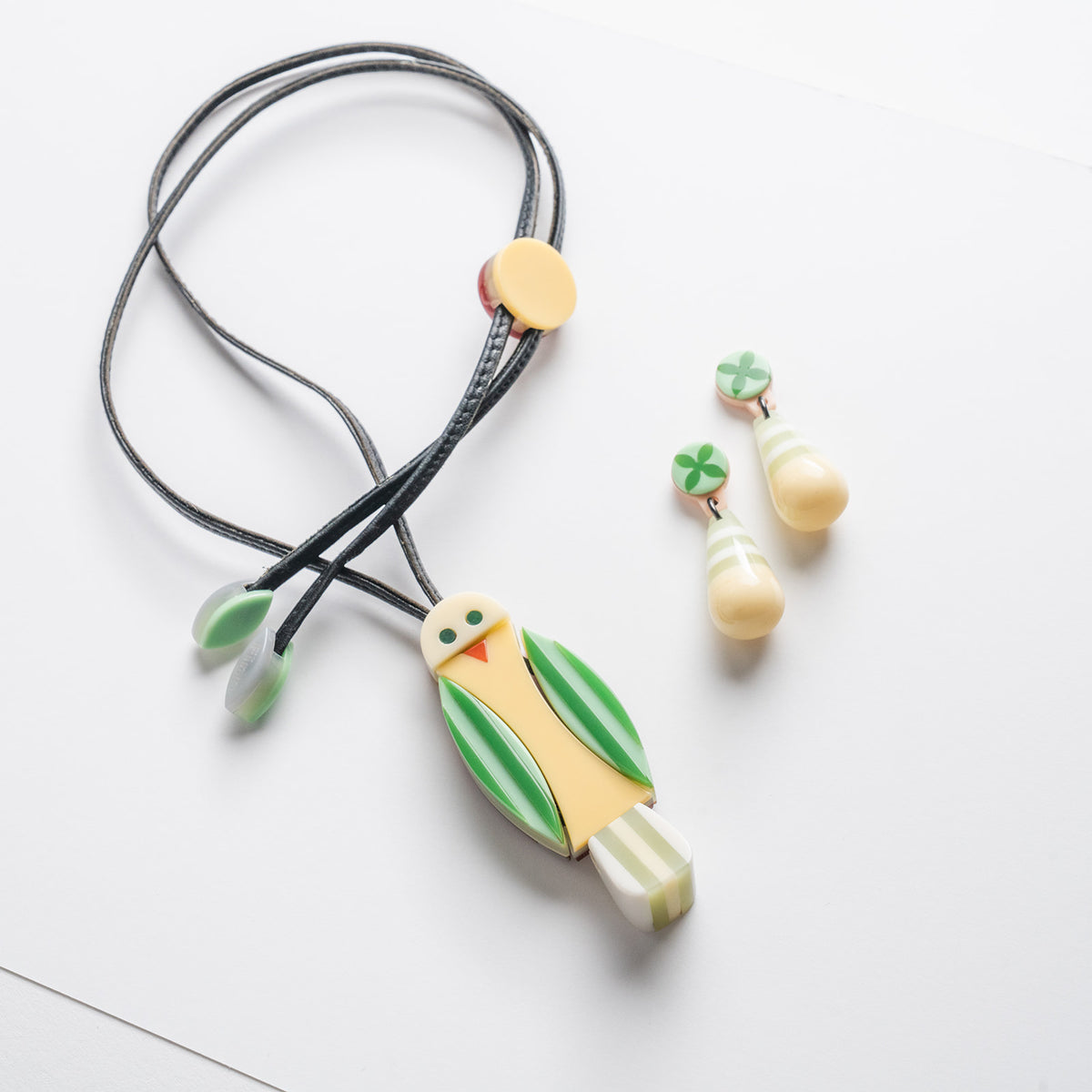 "Le Perroquet" reversible pendant necklace