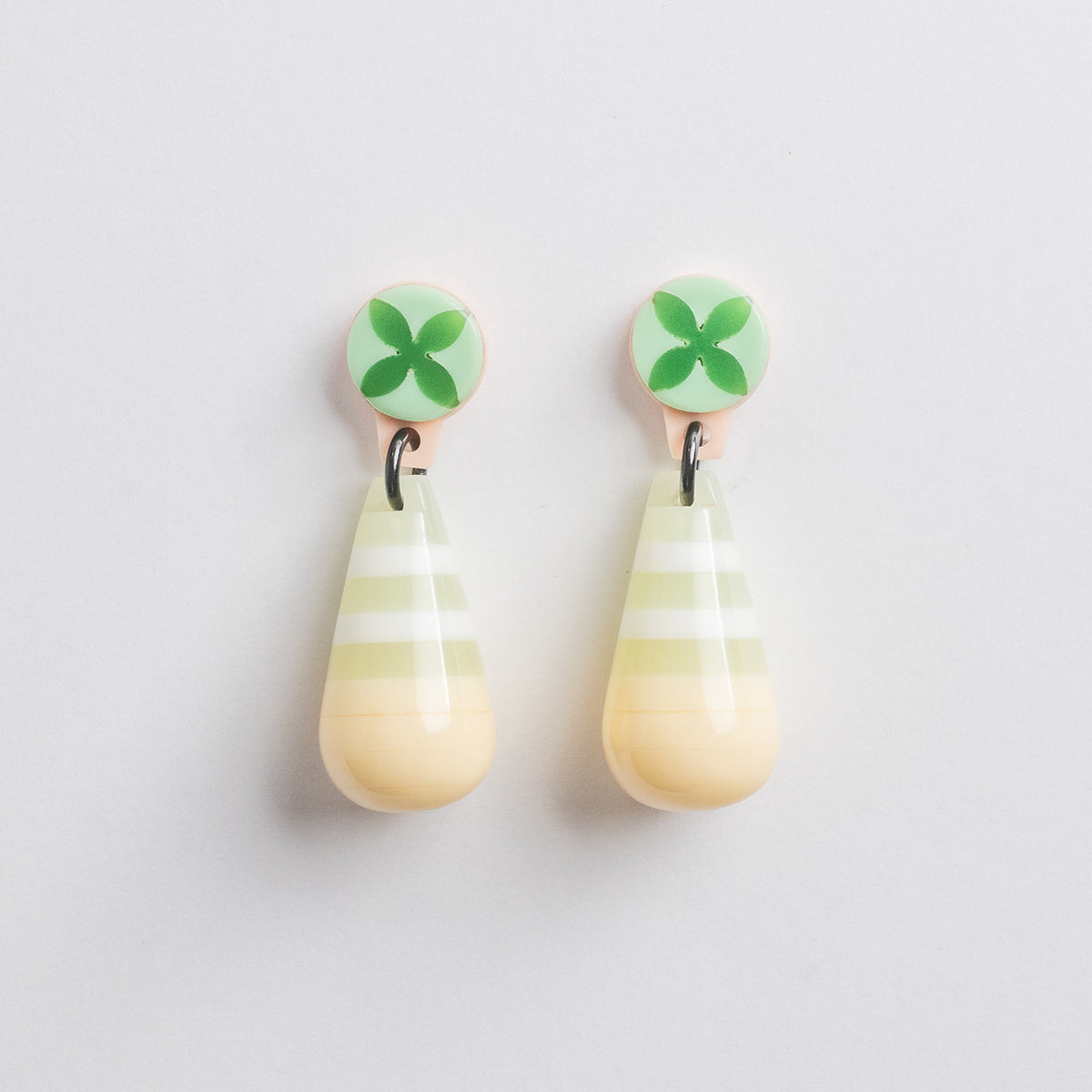 Green fleur drop earrings