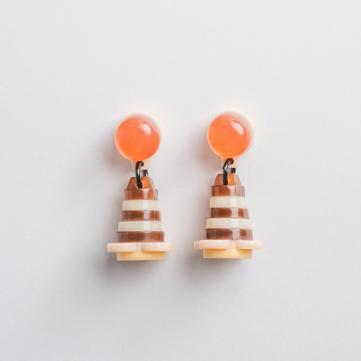 Caramel fleur drop earrings