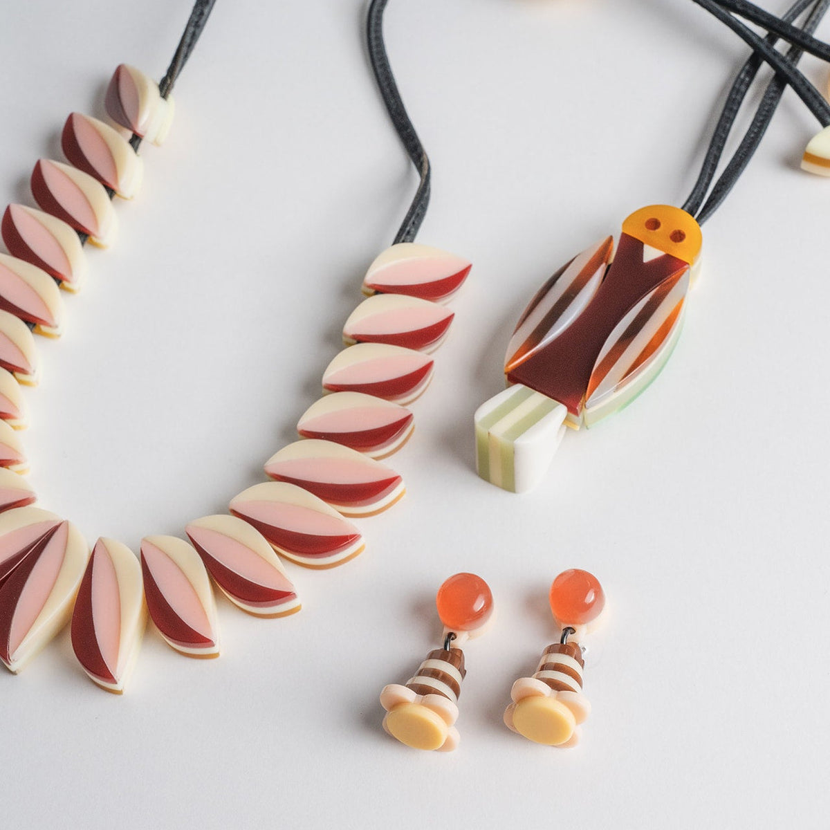 Caramel fleur drop earrings